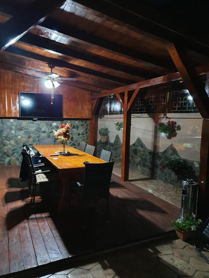 מלון Târgu Jiu Casa Cattleya מראה חיצוני תמונה