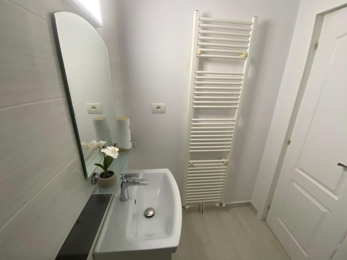 מלון Târgu Jiu Casa Cattleya מראה חיצוני תמונה