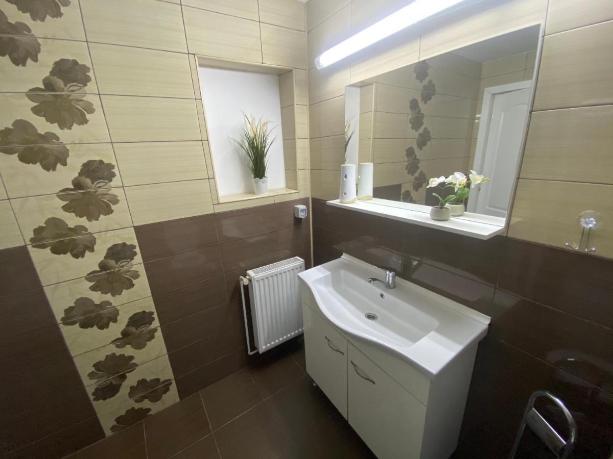 מלון Târgu Jiu Casa Cattleya מראה חיצוני תמונה
