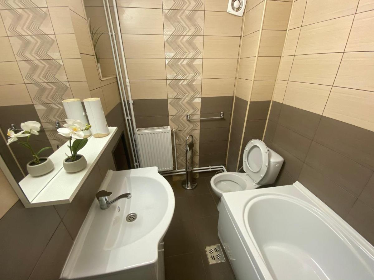 מלון Târgu Jiu Casa Cattleya מראה חיצוני תמונה