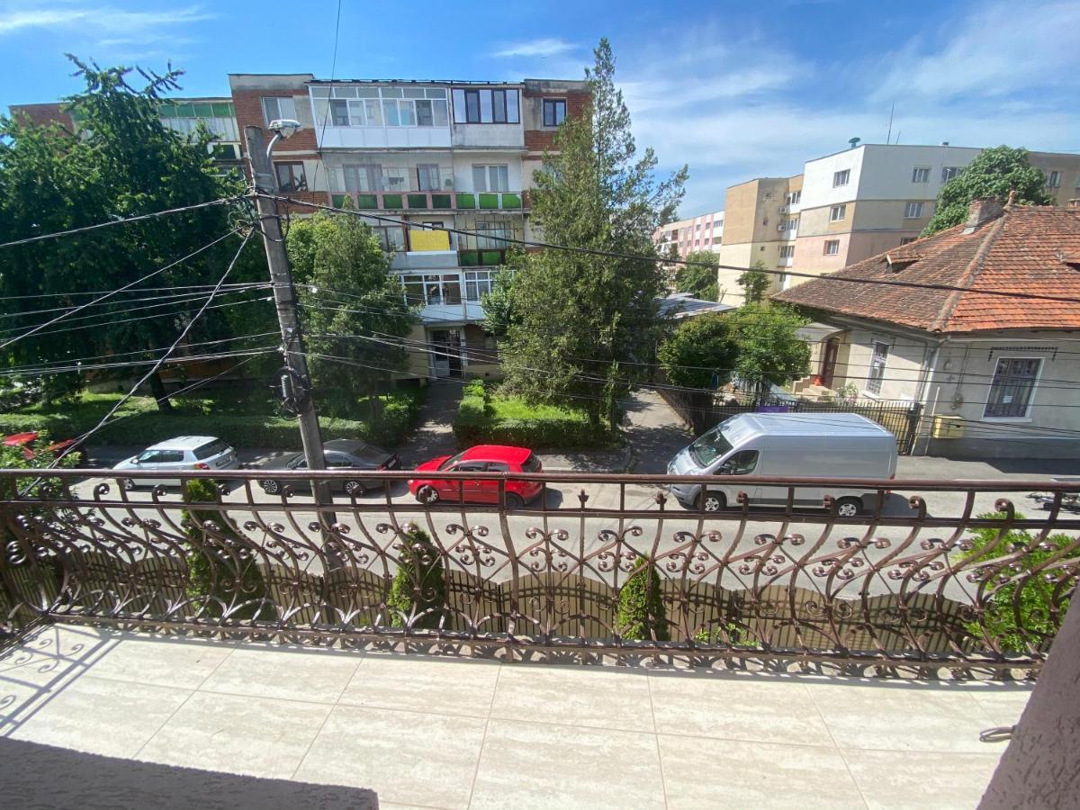 מלון Târgu Jiu Casa Cattleya מראה חיצוני תמונה