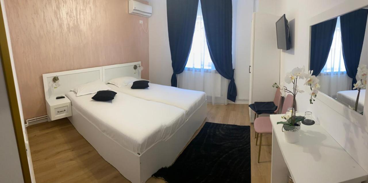 מלון Târgu Jiu Casa Cattleya מראה חיצוני תמונה