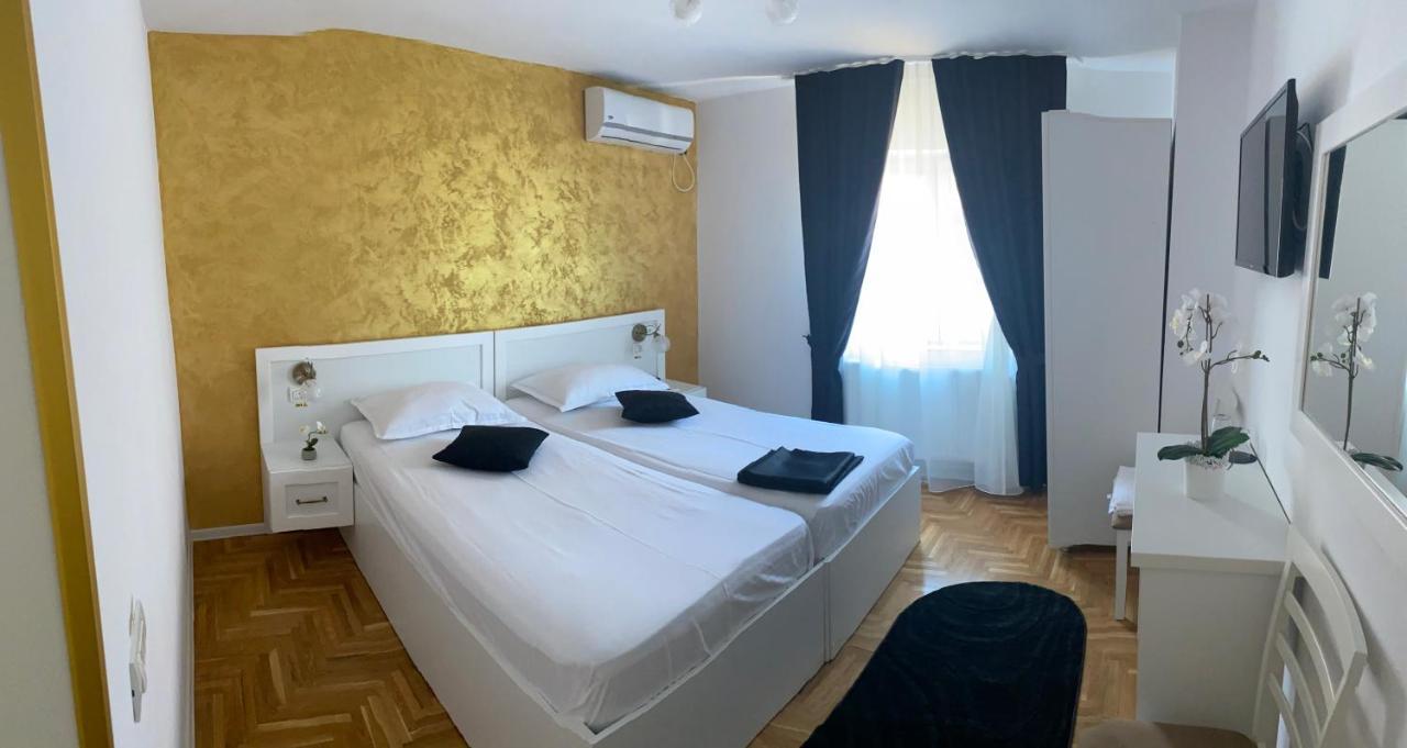 מלון Târgu Jiu Casa Cattleya מראה חיצוני תמונה